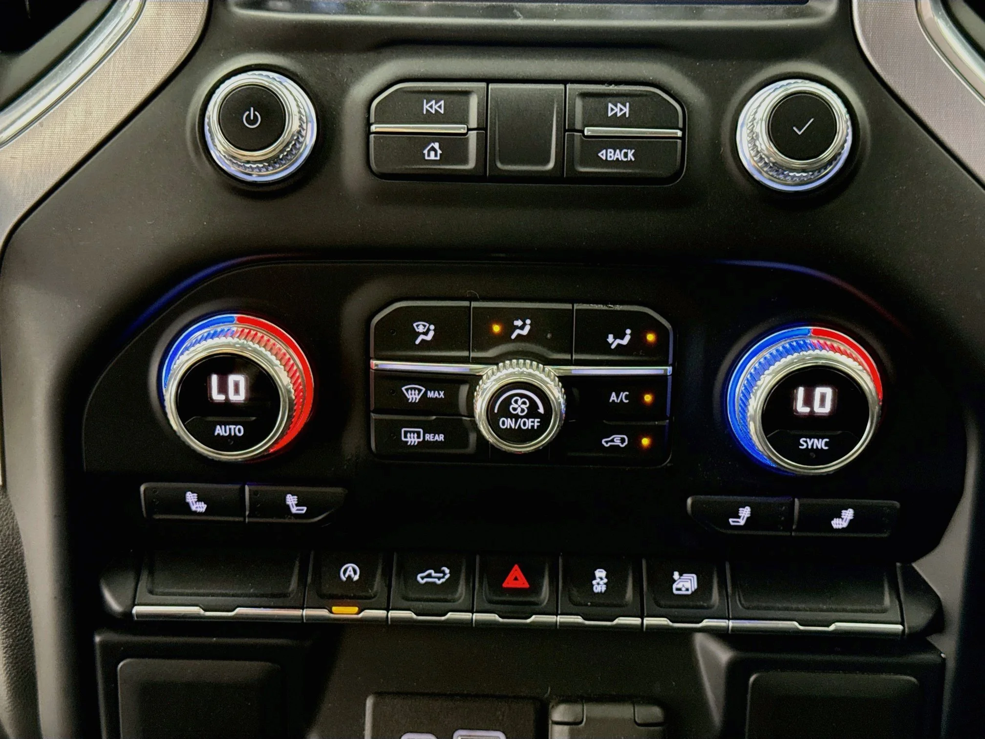 Used 2021 SUMMIT WHITE GMC SLE image 17