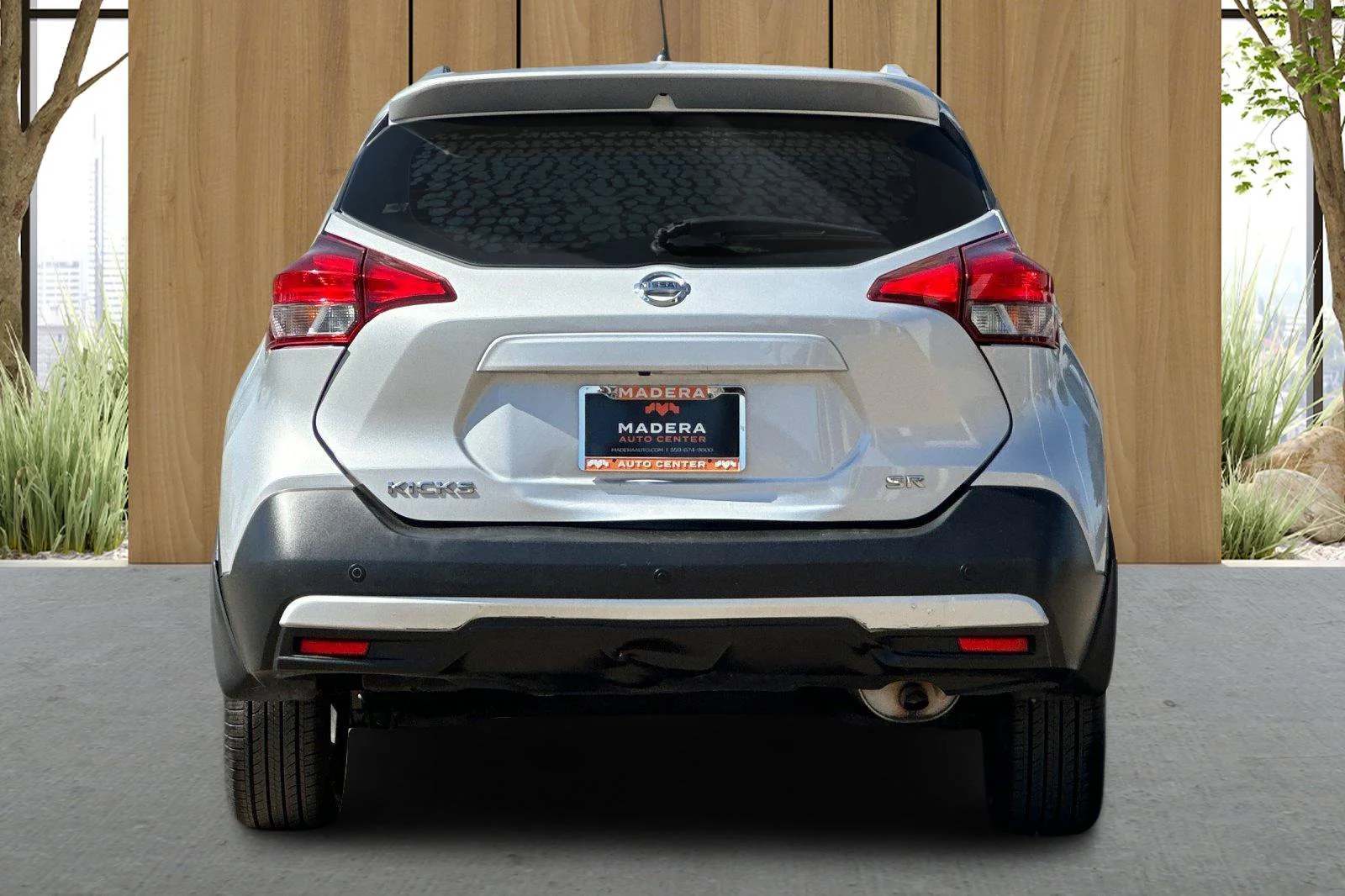 Used 2019 Silver Nissan SR image 5