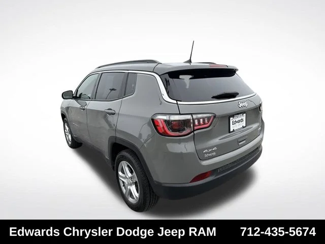 Used 2023 Gray Jeep Latitude image 6