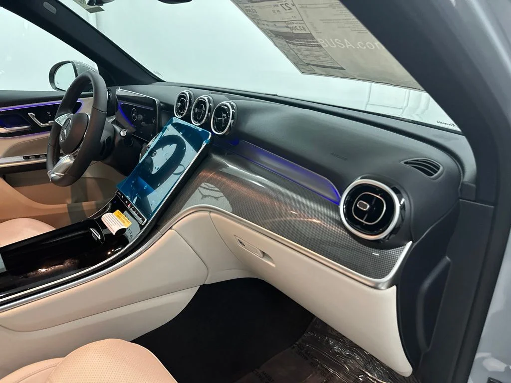 New 2027 White Mercedes-Benz GLC 300 image 25