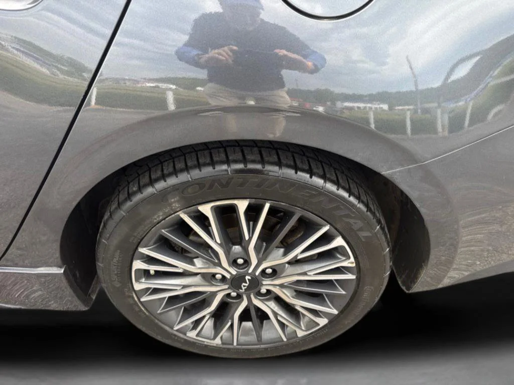 Used 2023 Gravity Gray Kia GT-Line image 32