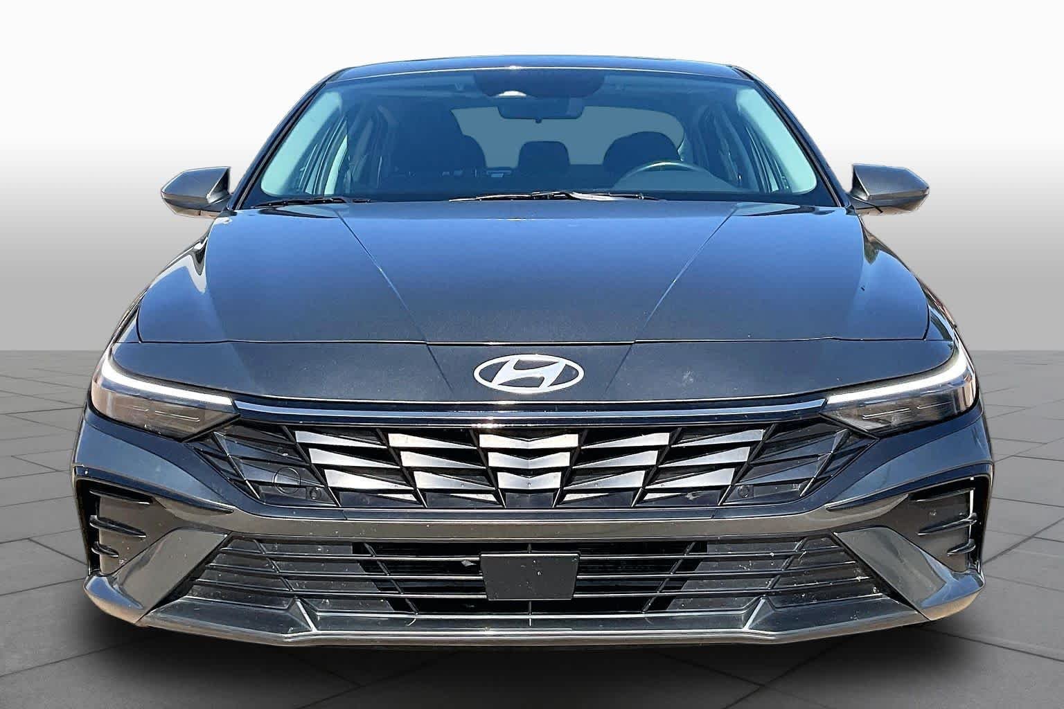 Used 2025 Amazon Gray Hyundai SEL Convenience image 4