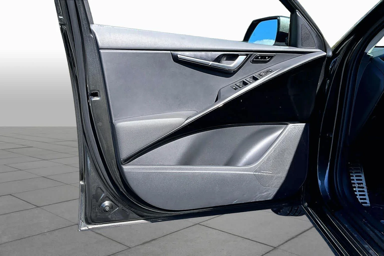 Used 2024 Graphite Gray Kia Wave image 21