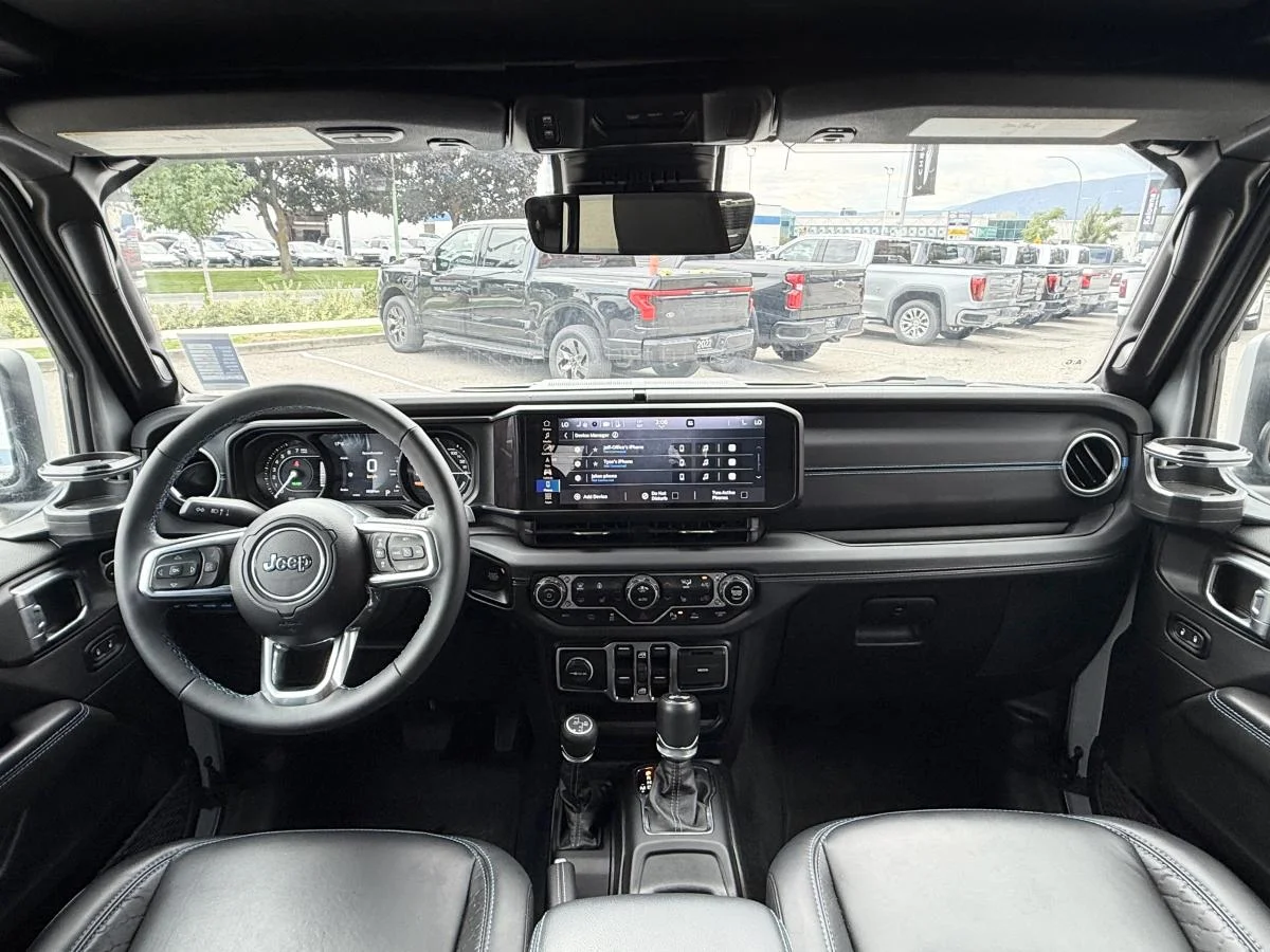 Used 2024 Silver Jeep High Altitude image 19