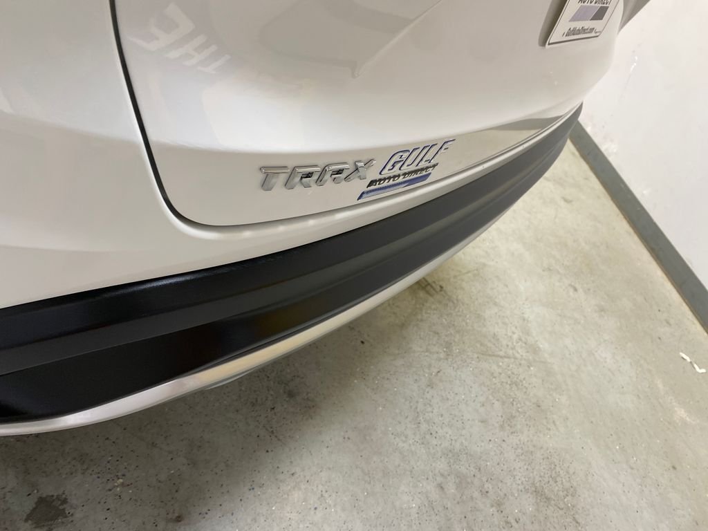 Used 2025 White Chevrolet LT image 16