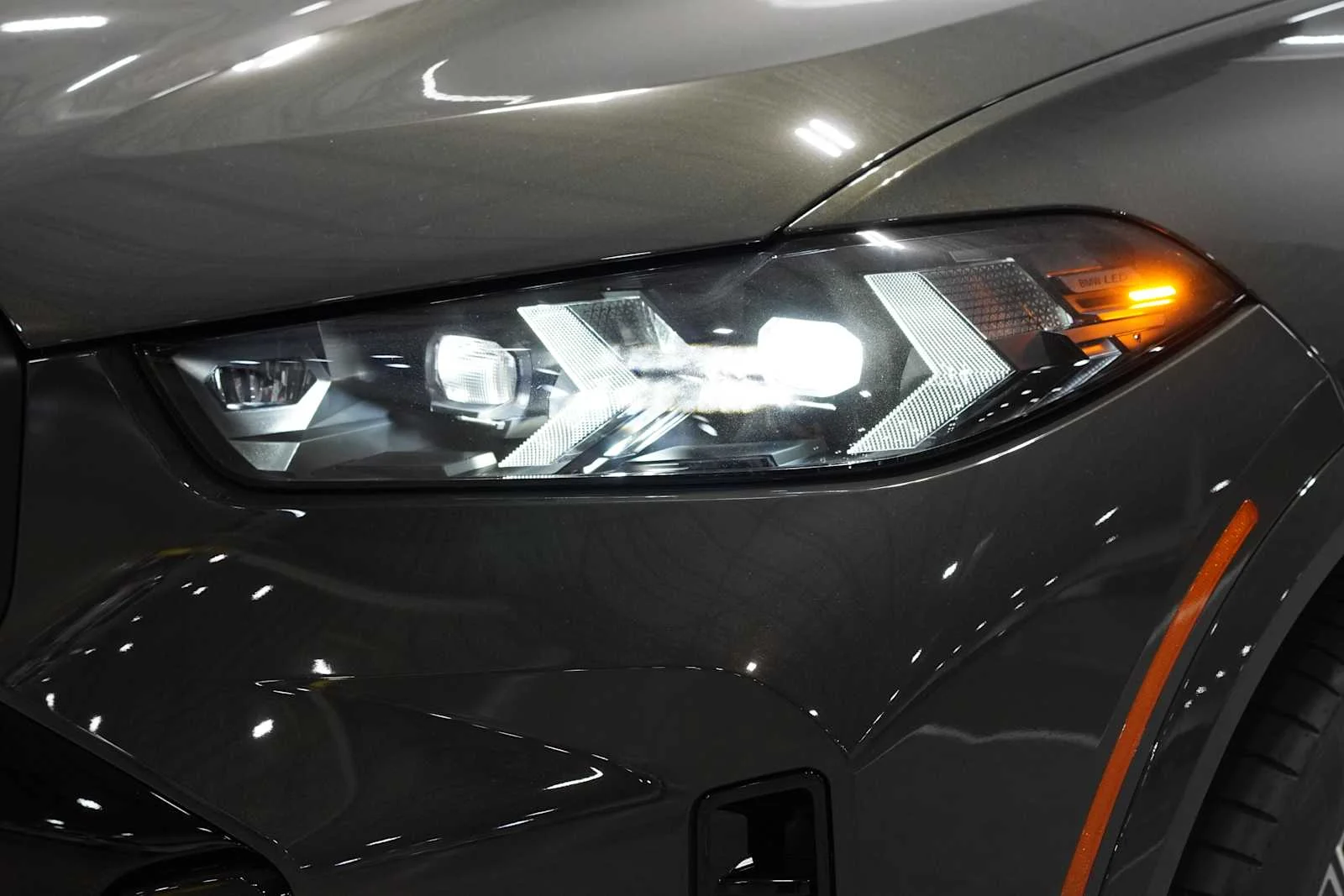 New 2026 Dravit Grey Metallic BMW xDrive50e image 5