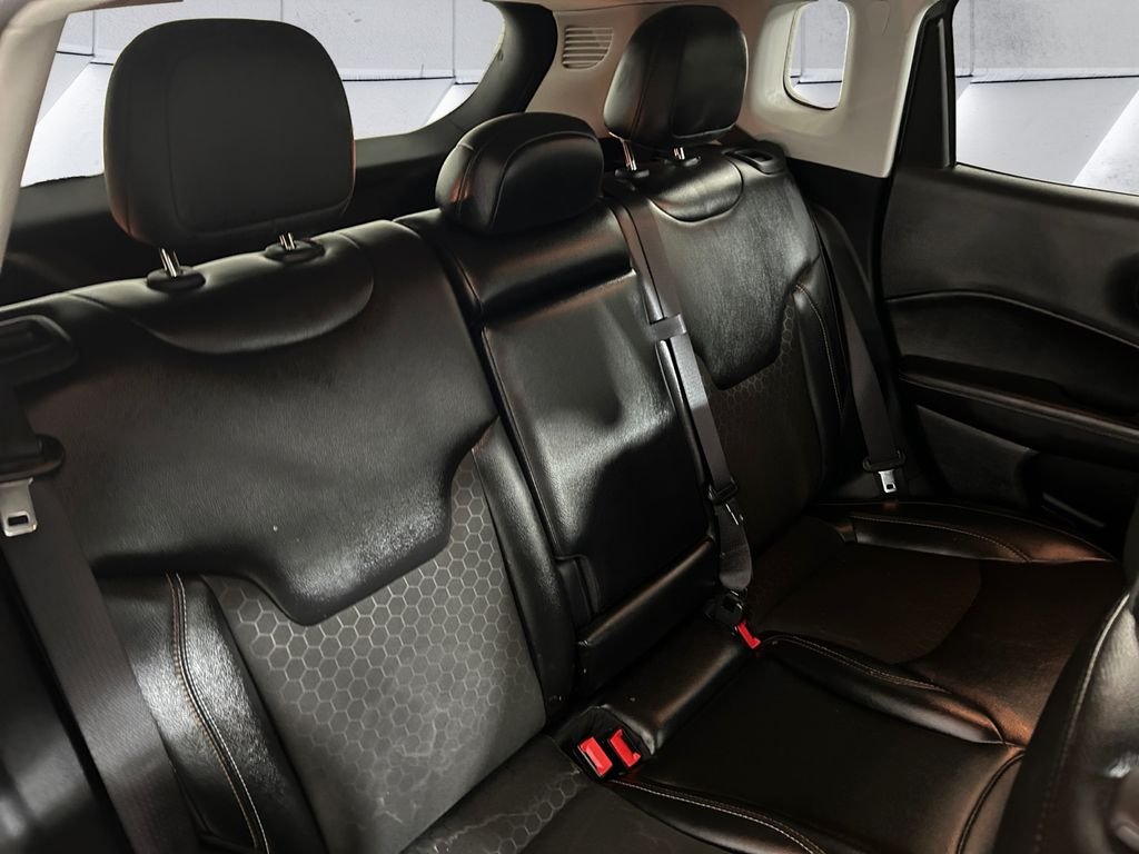Used 2021 Silver Jeep Latitude image 16