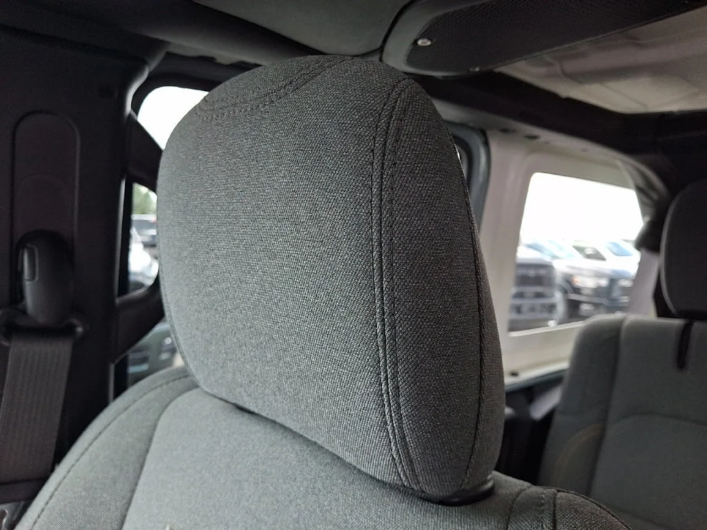Used 2024 Earl Clearcoat Jeep Sahara image 18
