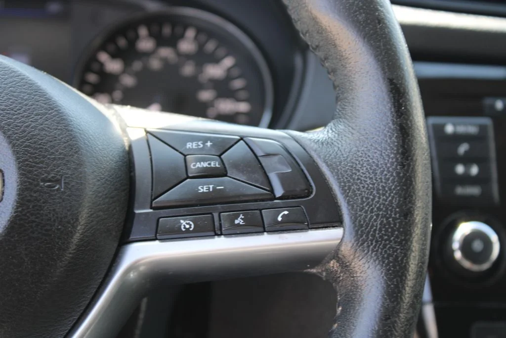 Used 2019 White Nissan SV image 23
