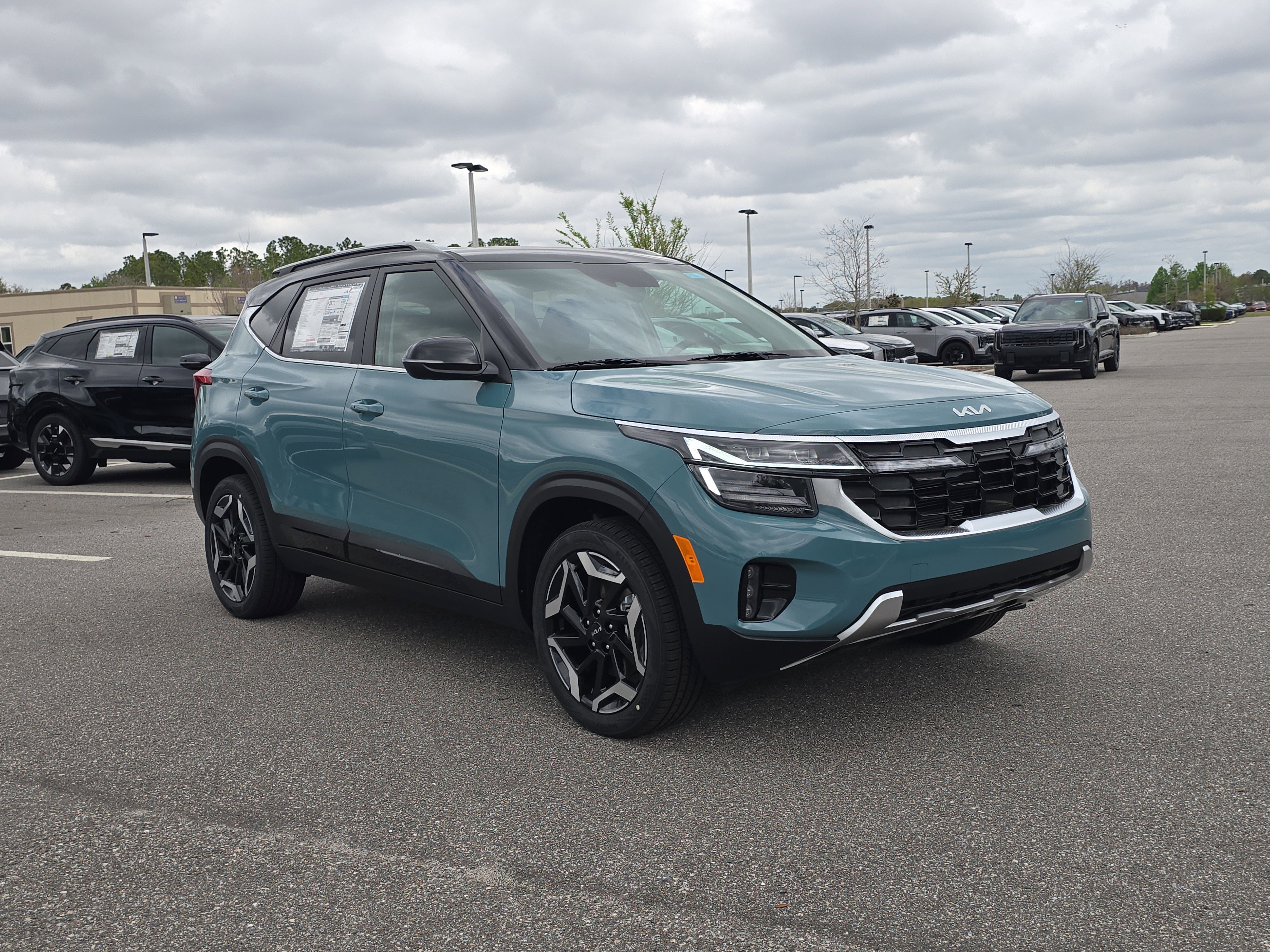 New 2026 Pluton Blue / Black Roof Kia SX image 2