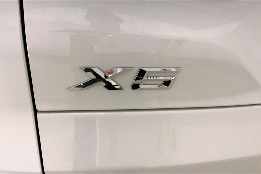 Used 2026 Mineral White Metallic BMW  image 7