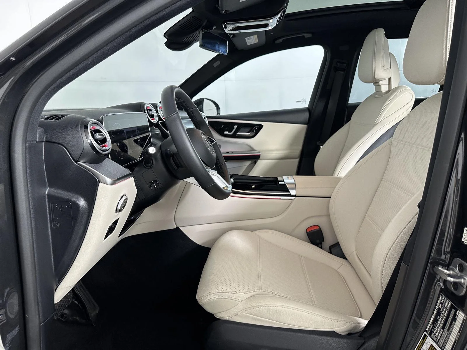 Used 2026  Mercedes-Benz GLC 300 image 36