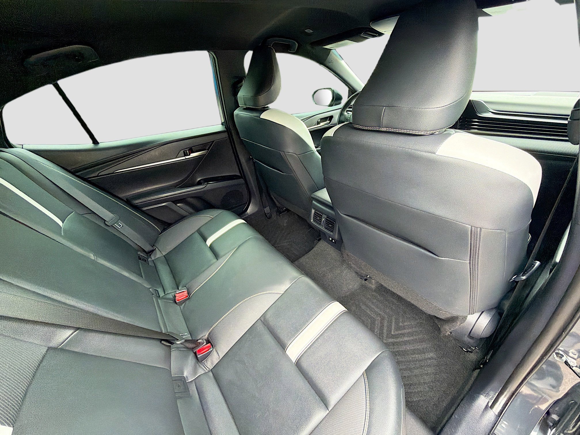 Used 2025 Underground Toyota SE image 29