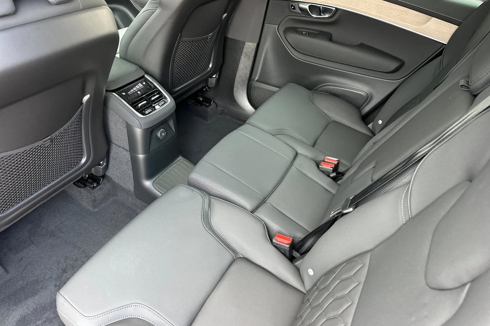 New 2026 Vapour Grey Volvo Plus image 11