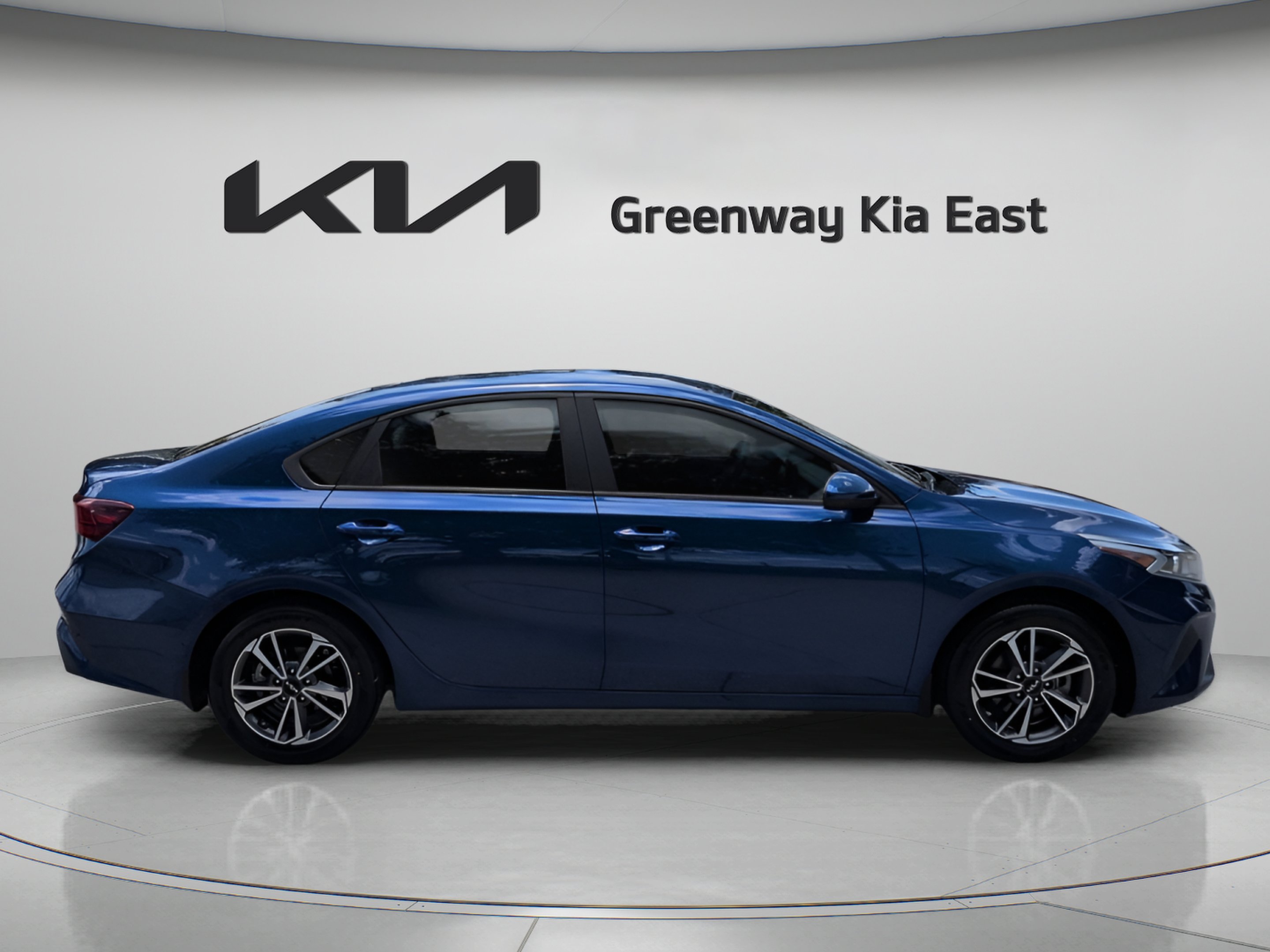 Used 2023 Deep Sea Blue Kia LXS image 4