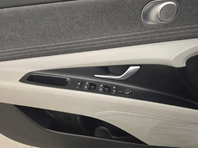 Used 2025 Metal Hyundai Limited image 33