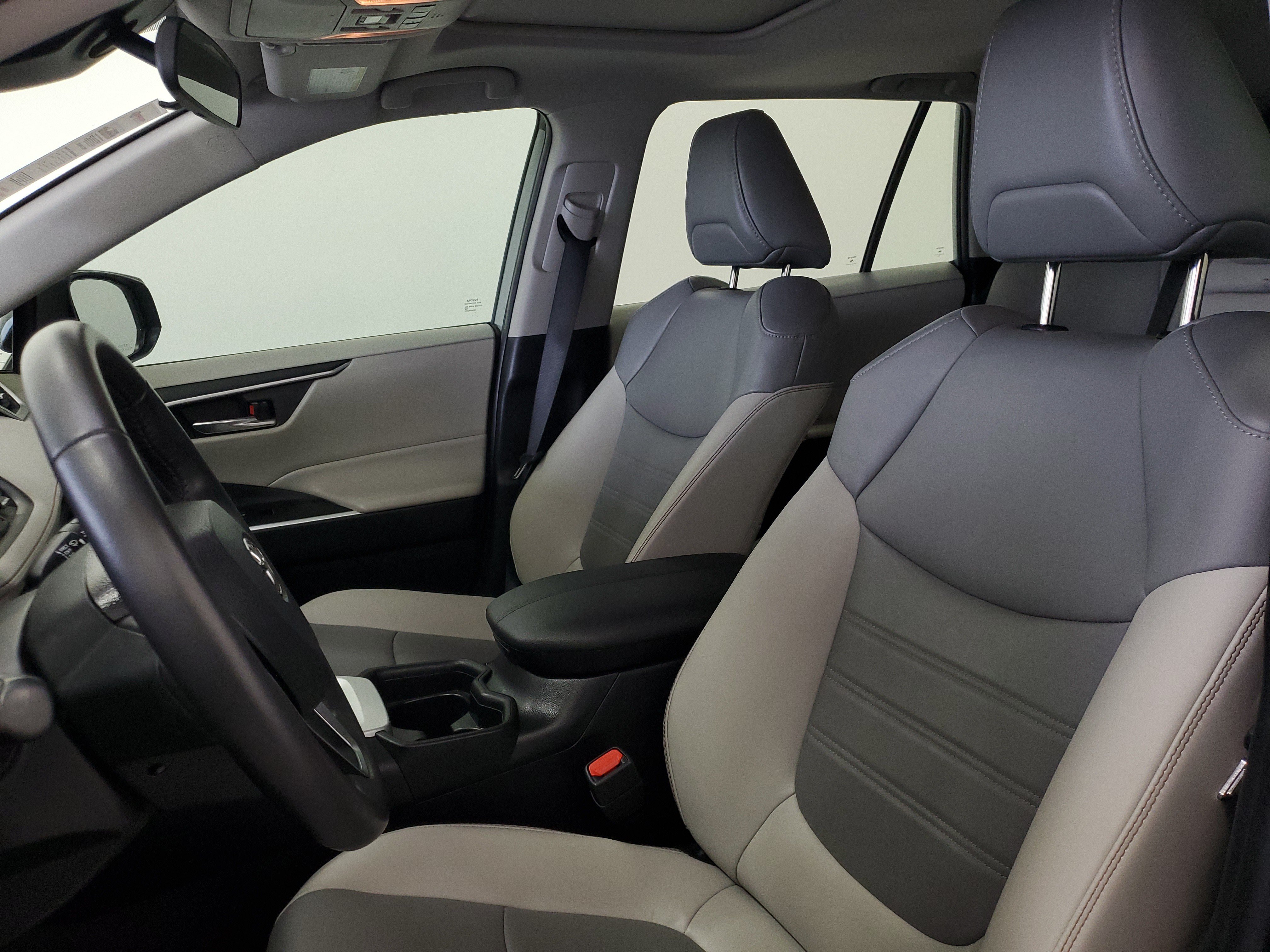 Used 2021 Lunar Rock Toyota XLE Premium image 18