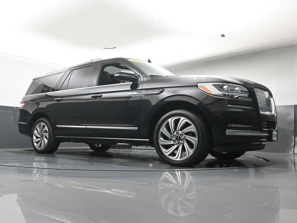 Used 2023 Black Lincoln Reserve image 29