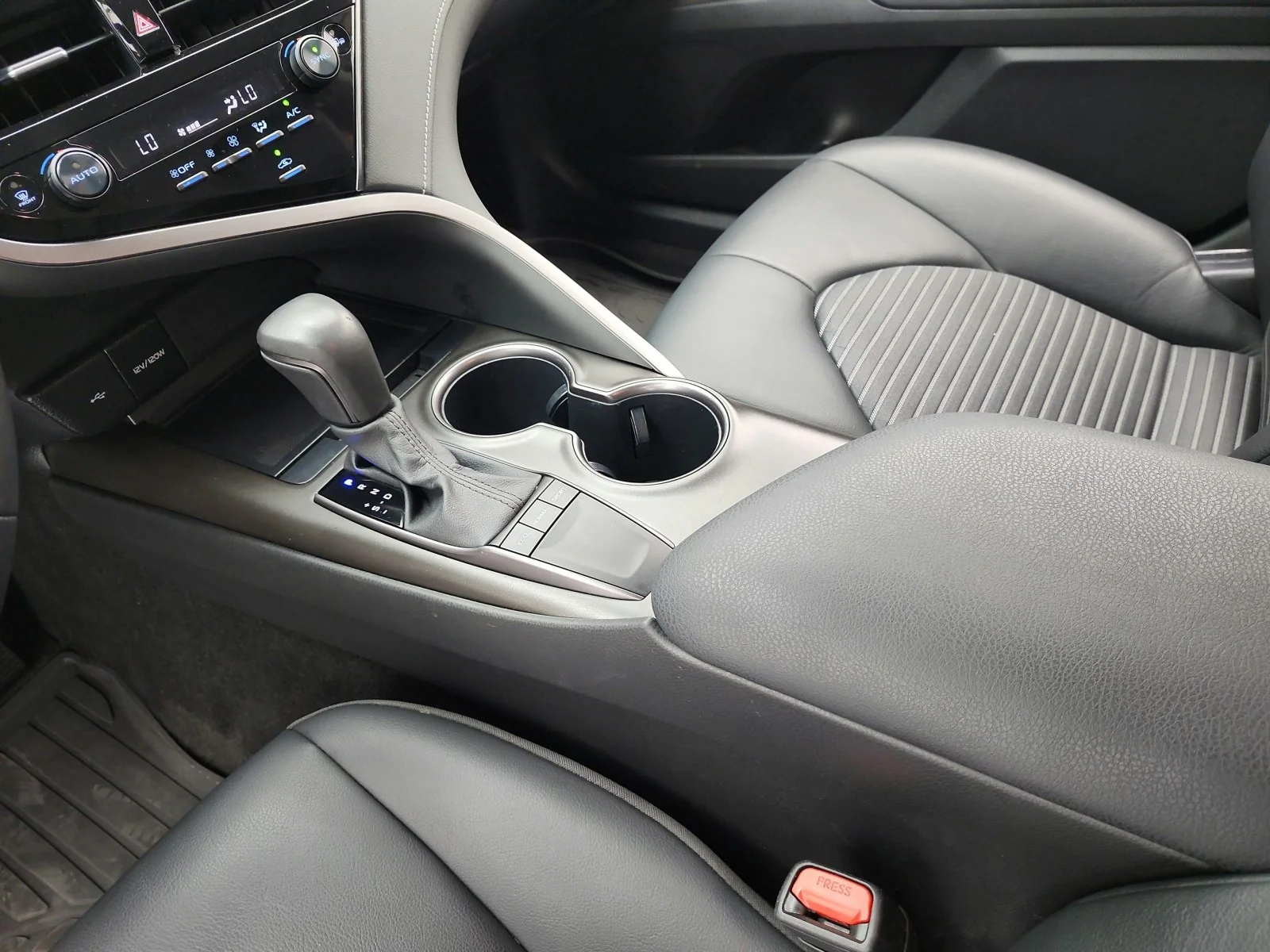 Used 2023 Ice Cap Toyota SE image 11