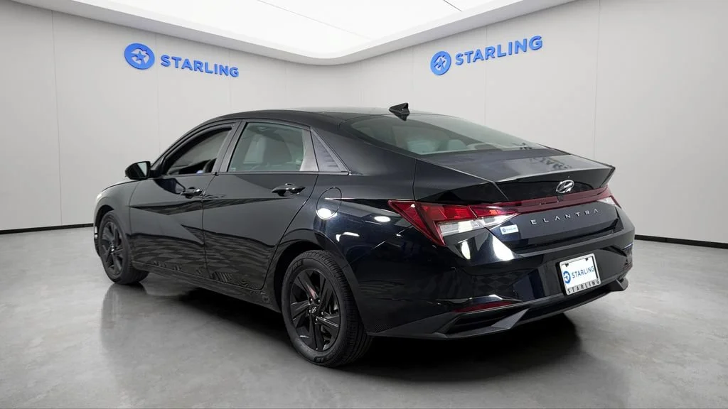 Used 2022 Black Hyundai SEL image 5