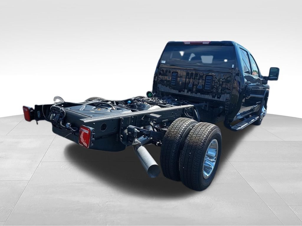 New 2026 Onyx Black GMC SLE image 8