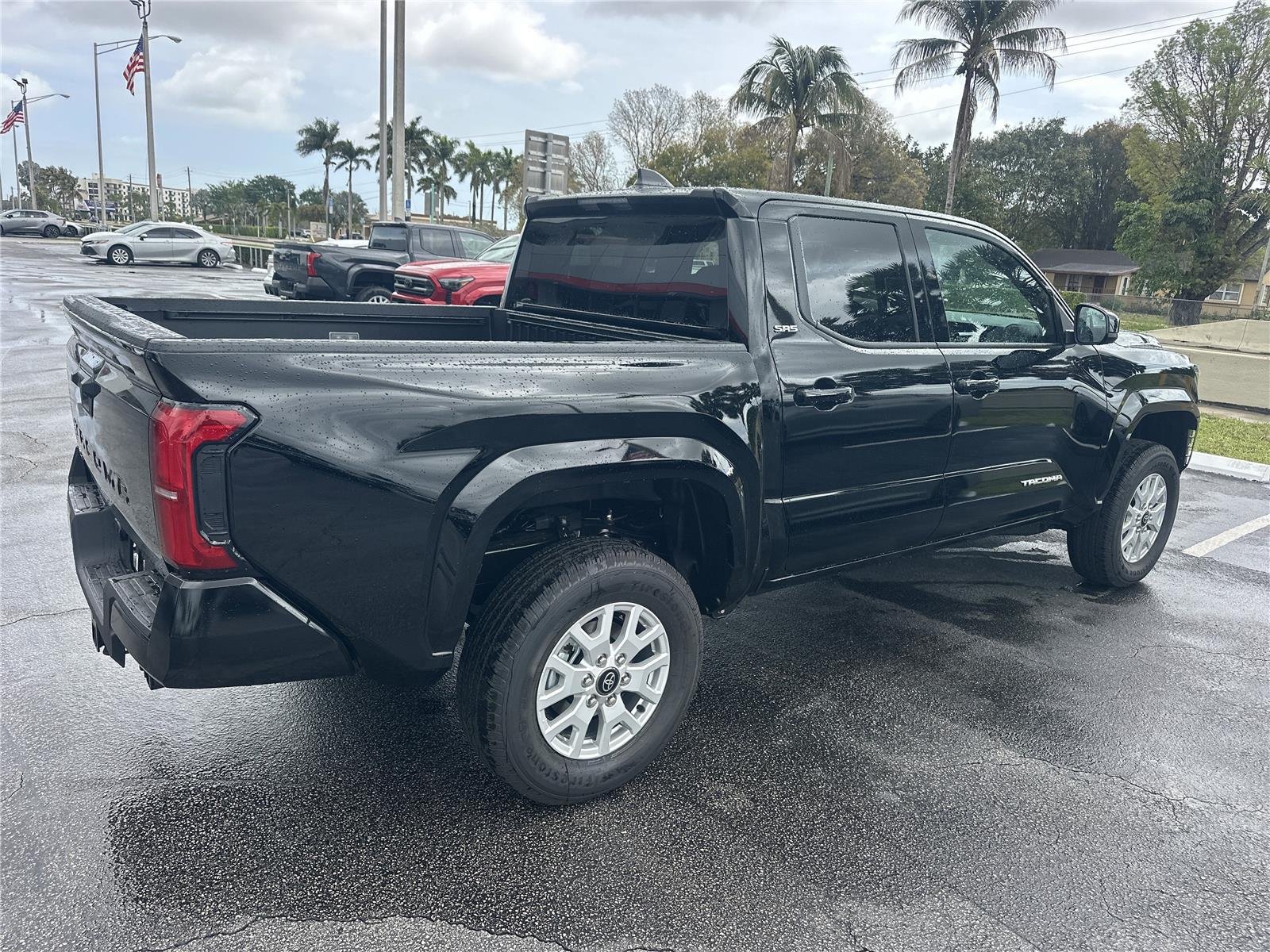 View vehicle photo 5