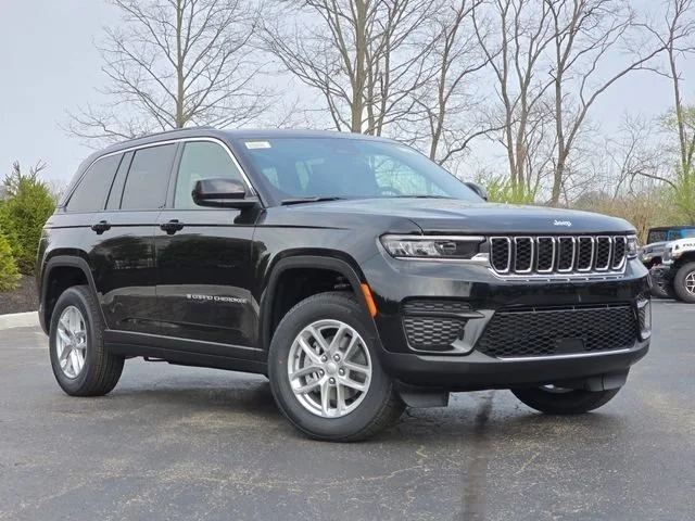 New 2026 Diamond Black Crystal Pearlcoat Jeep Laredo X image 2