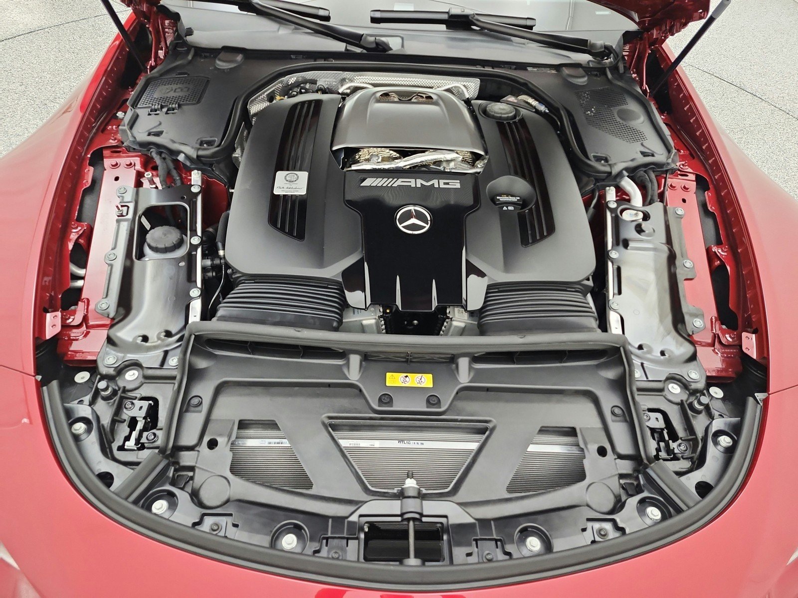New 2027 MANUFAKTUR Patagonia Red Metallic Mercedes-Benz AMG® SL 63 Roadster image 12