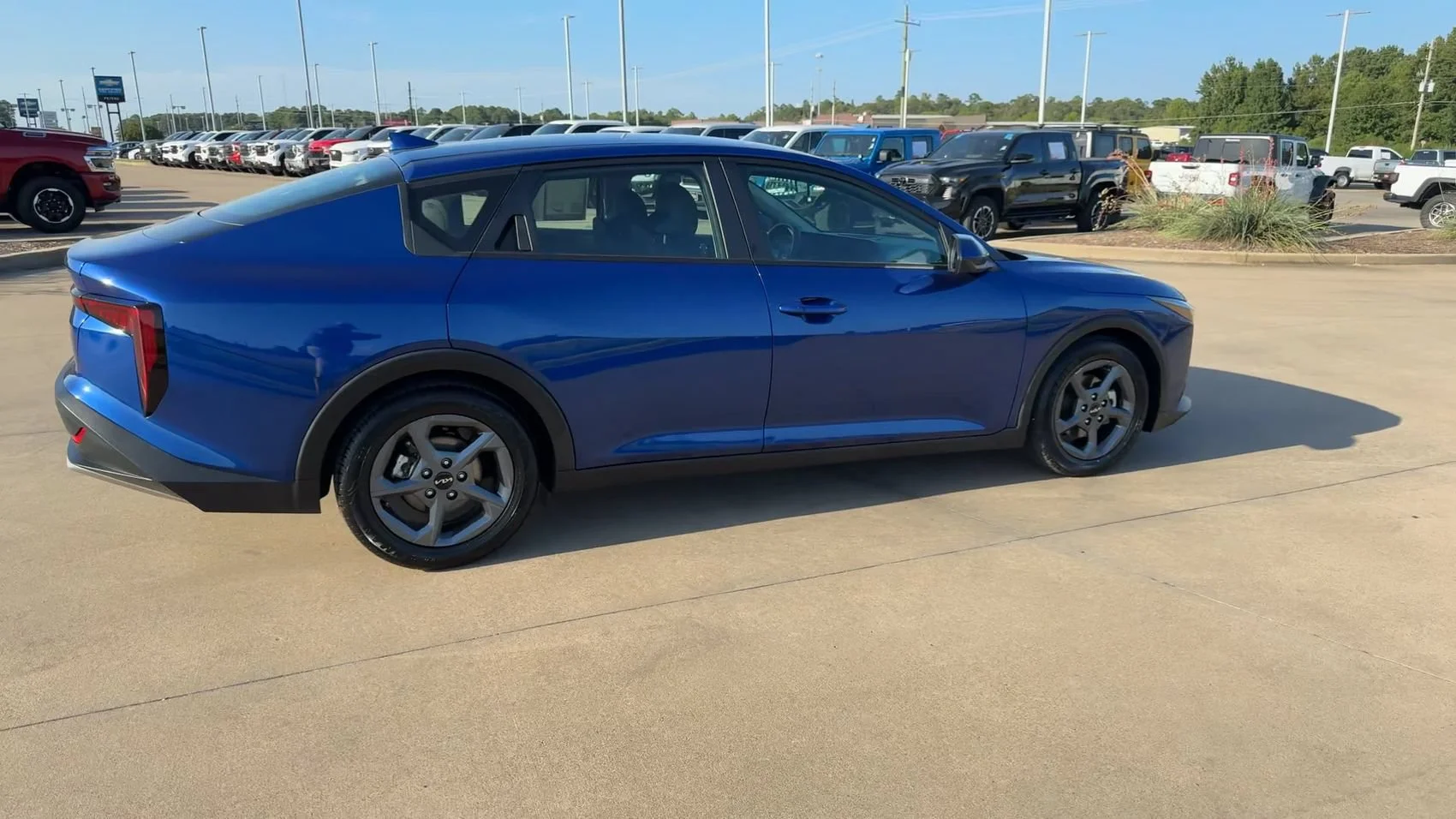 Used 2025 Deep Sea Blue Kia LXS image 8