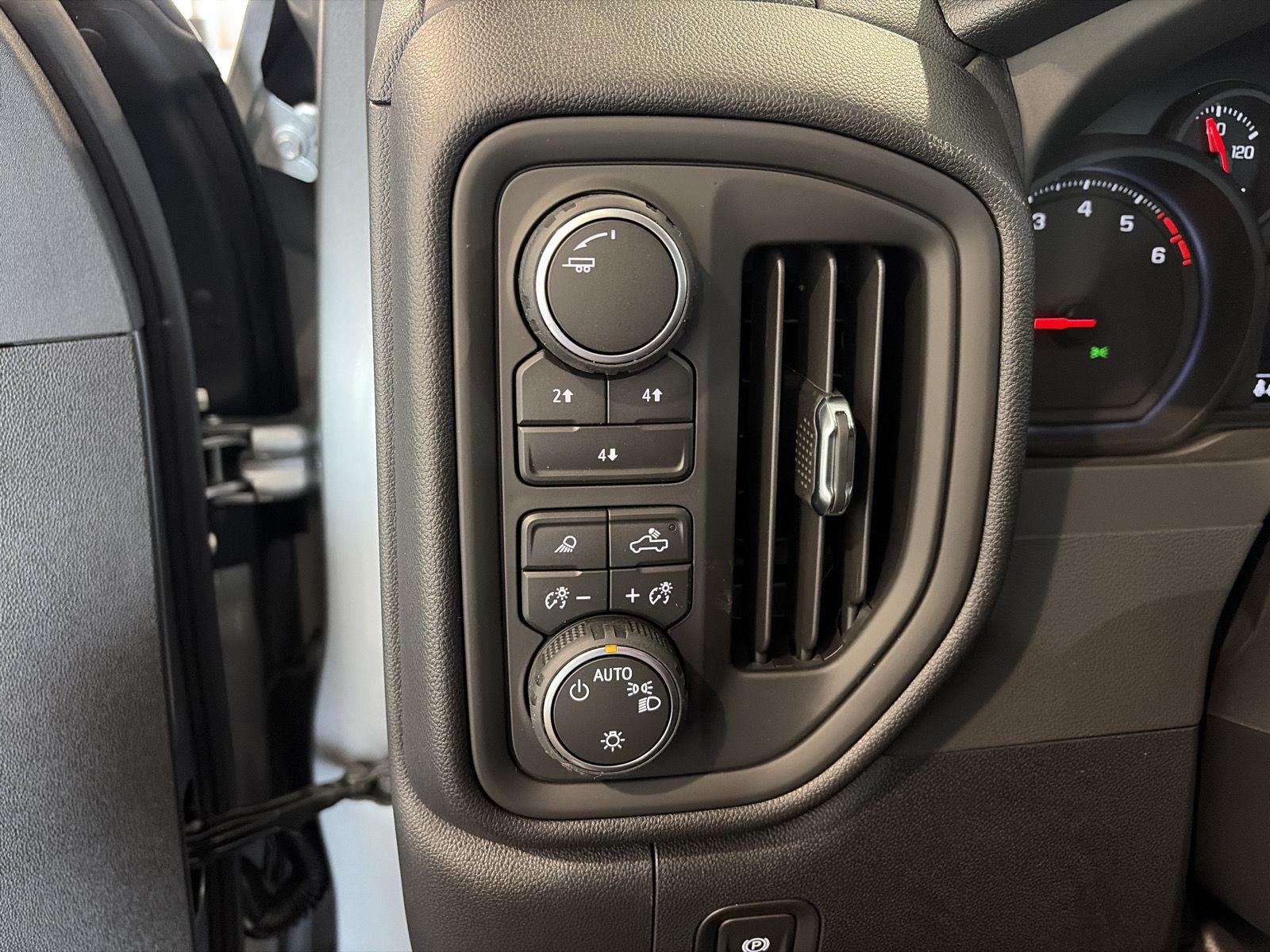 2026 Chevrolet Silverado 2500 HD Custom - Photo 18