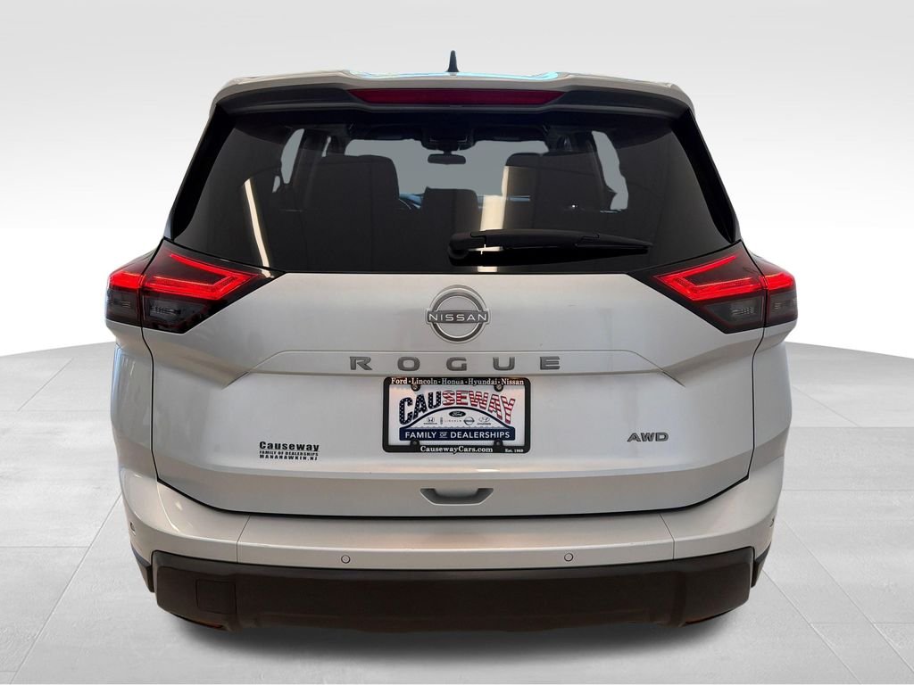 Used 2024 Silver Nissan S image 6