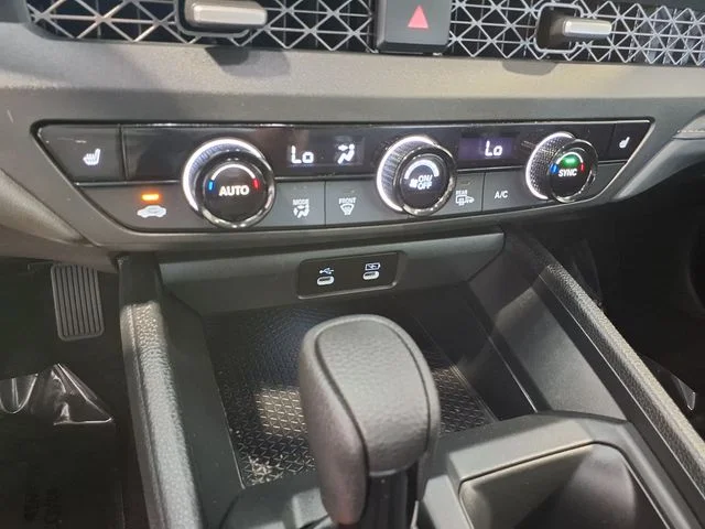 2025 Honda Accord SE - Photo 11
