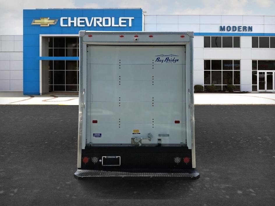 New 2024 Summit White Chevrolet 1WT image 4
