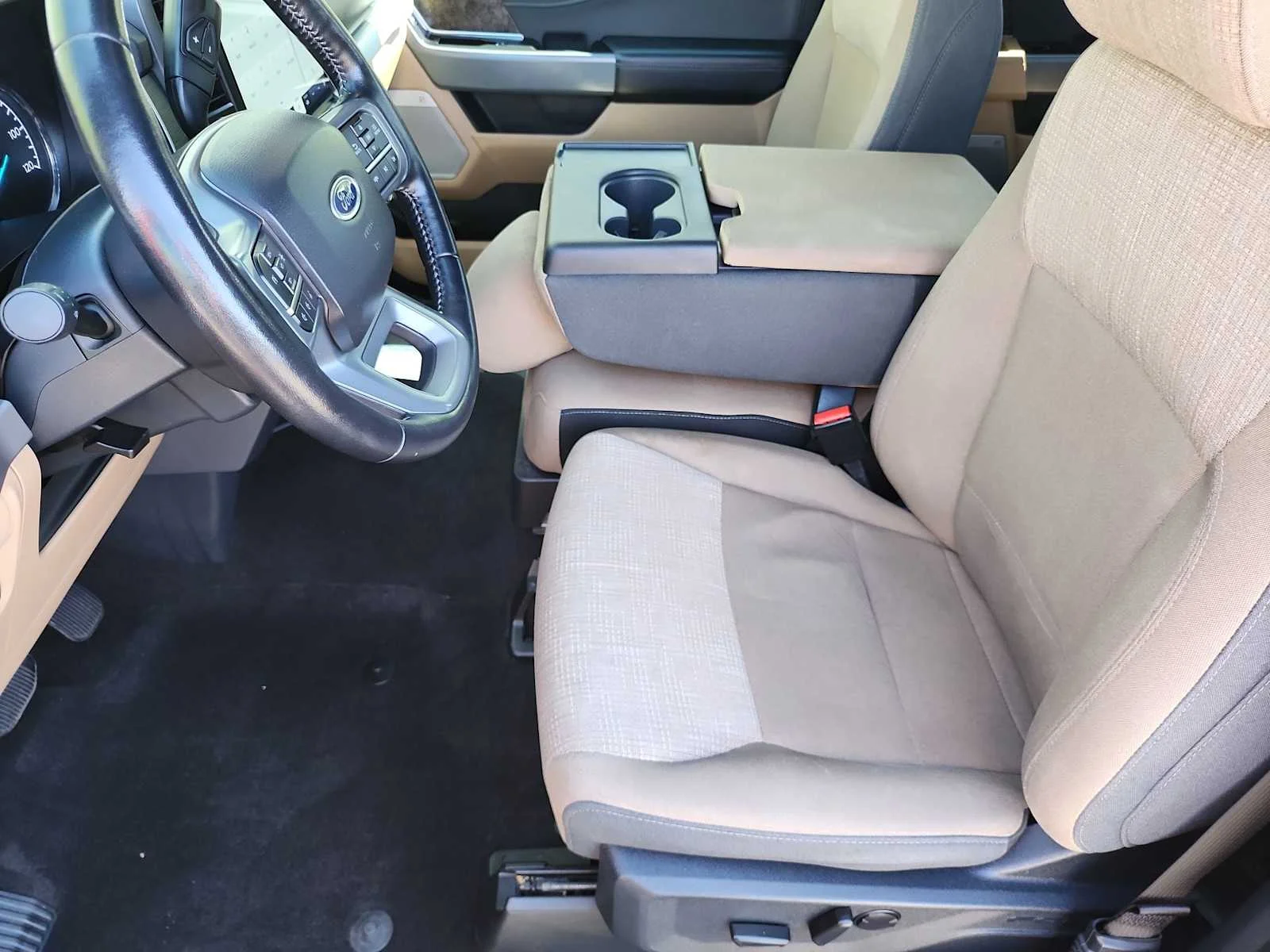 Used 2022 Rapid Red Metallic Tinted Clearcoat Ford XLT image 15