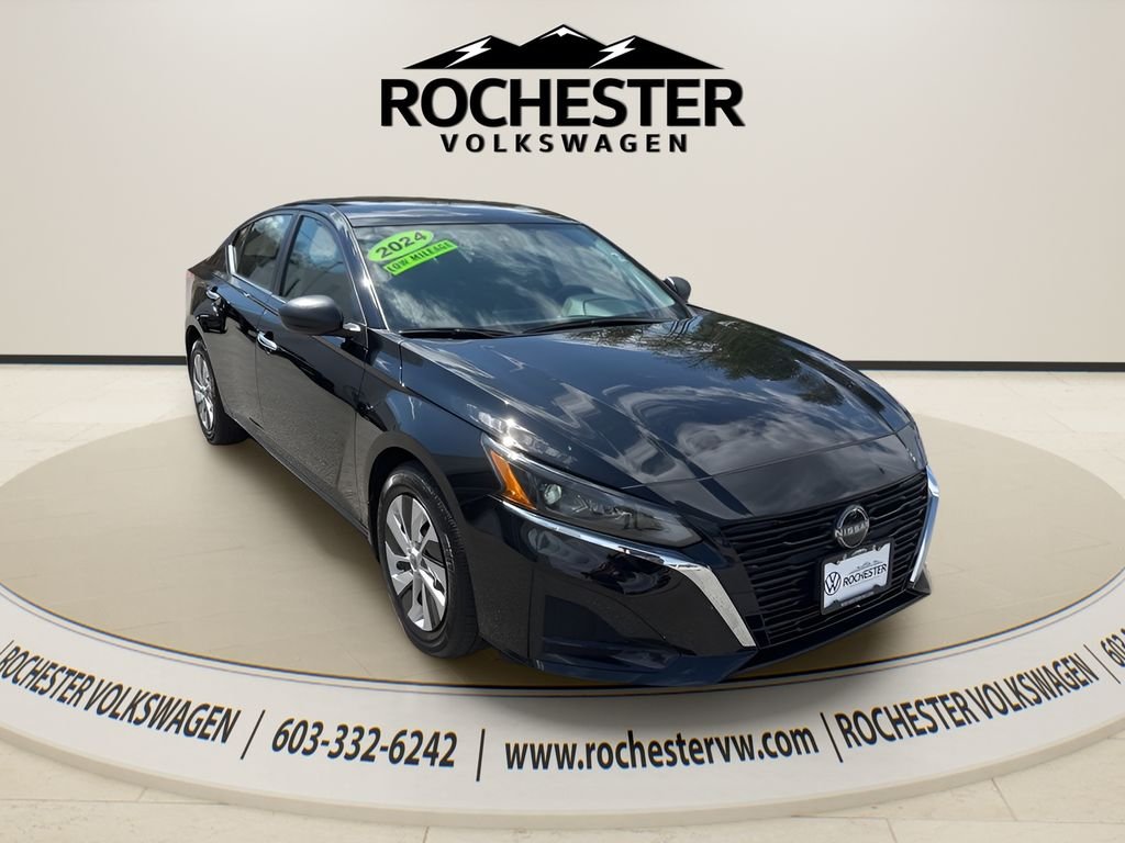 Used 2024 Super Black Nissan 2.5 S image 8