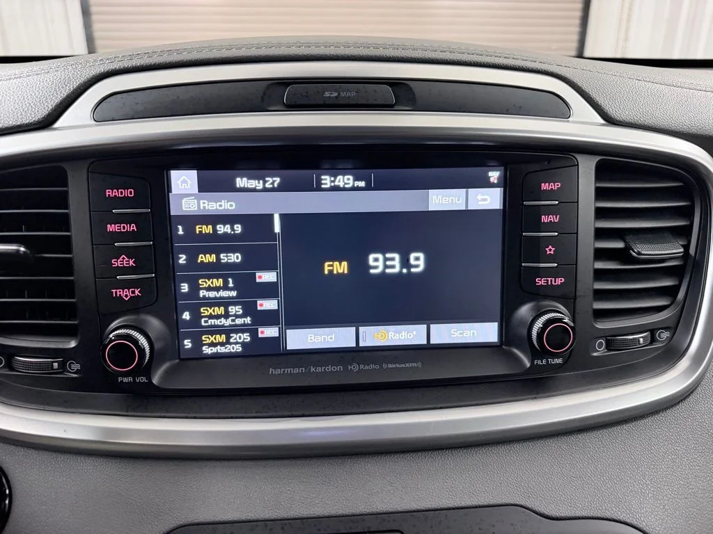 Used 2019 Snow White Pearl Kia SX image 16