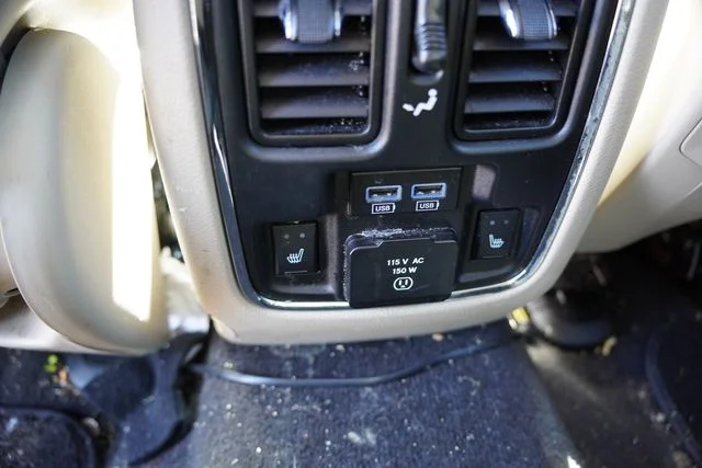 Used 2015 Black Dodge Limited image 4
