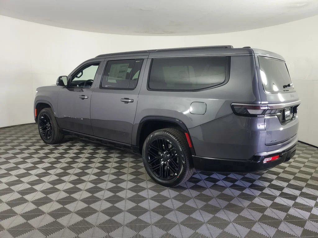 New 2026 Baltic-Gray Metallic Clear-Coat Exterior Paint Jeep Limited Reserve image 6