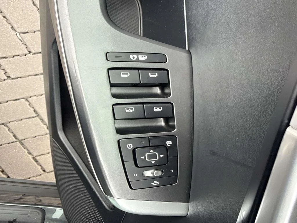 Used 2024 Gray Kia Light image 17