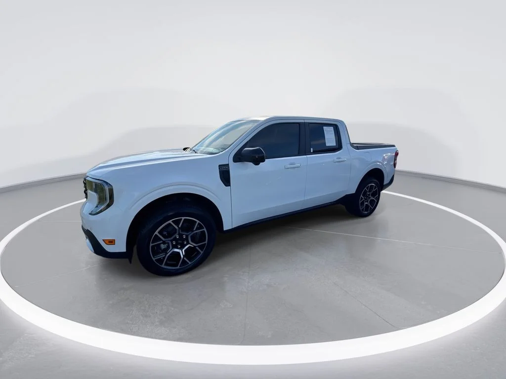 Used 2025 White Ford Lariat image 4