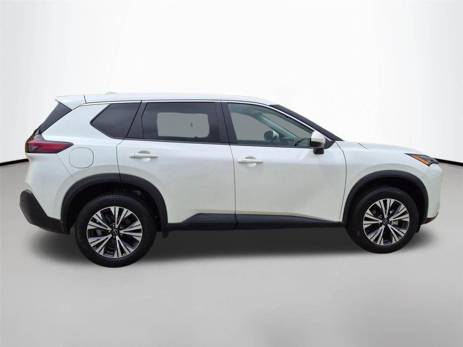 Used 2022 Pearl White Tricoat Nissan SV image 4