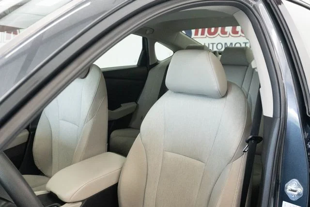 Used 2025 Gray Honda SE image 17