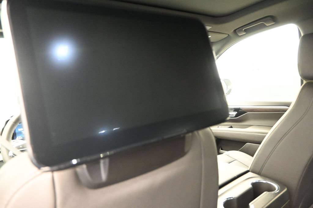 2026 Chevrolet Suburban Premier - Photo 18