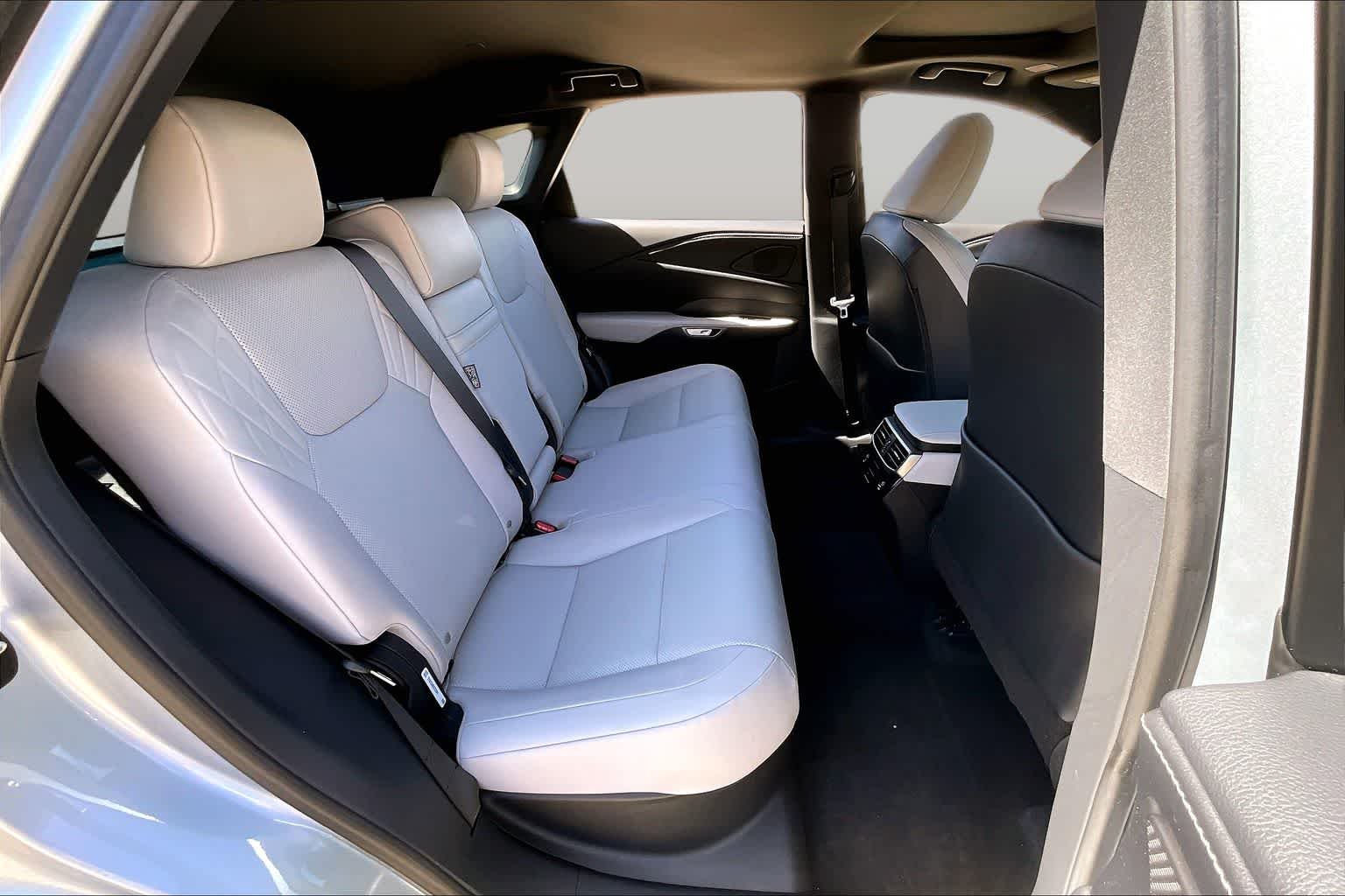 2025 Lexus RX 350 - Photo 36