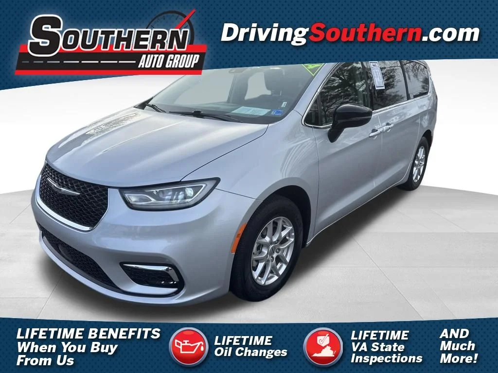 2024 Chrysler Pacifica Touring L's photo