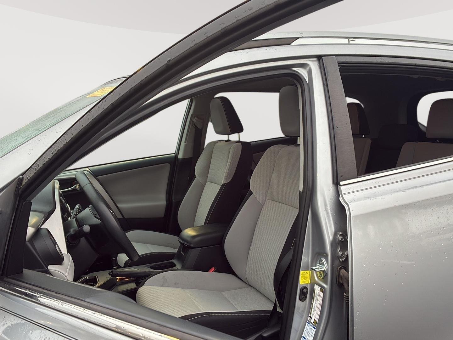 Used 2018 Silver Sky Metallic Toyota XLE image 3