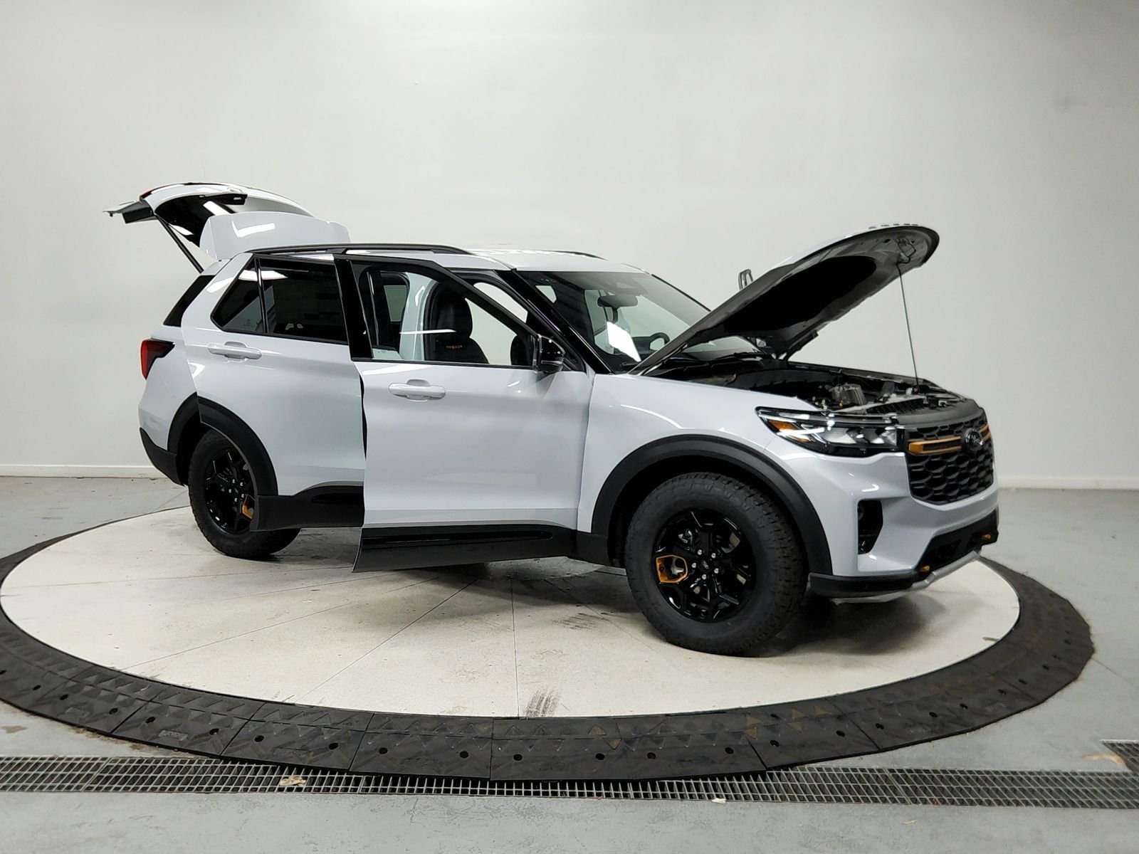 New 2026 Space White Metallic Ford Tremor® image 10