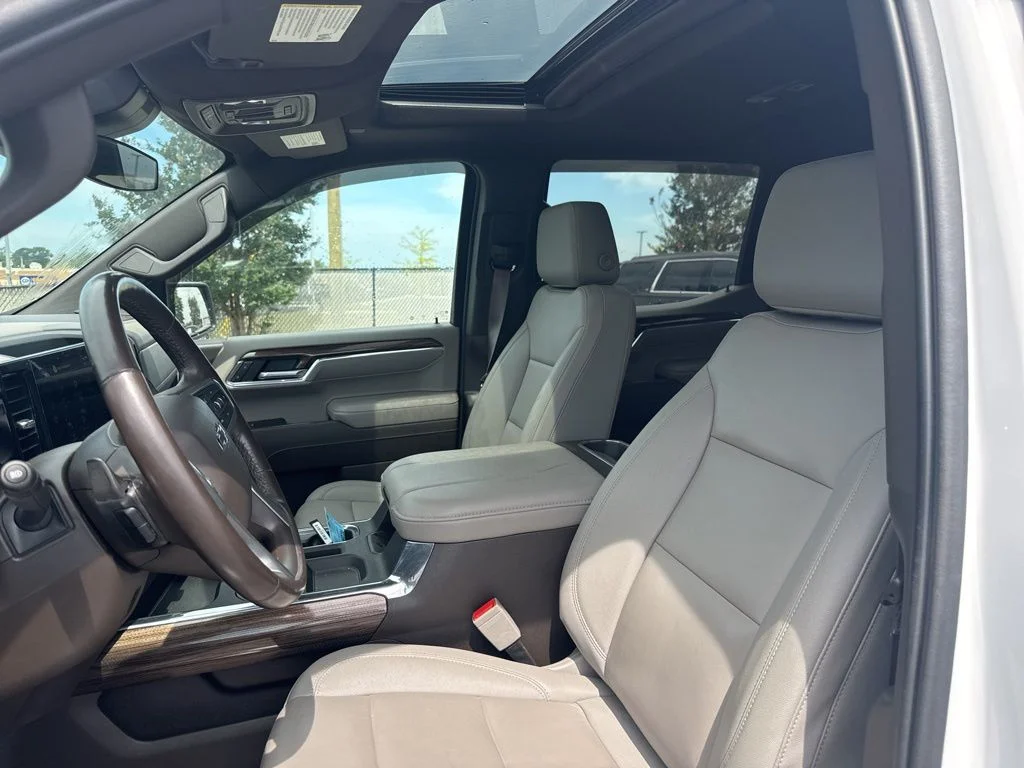Used 2023 White Chevrolet RST image 5