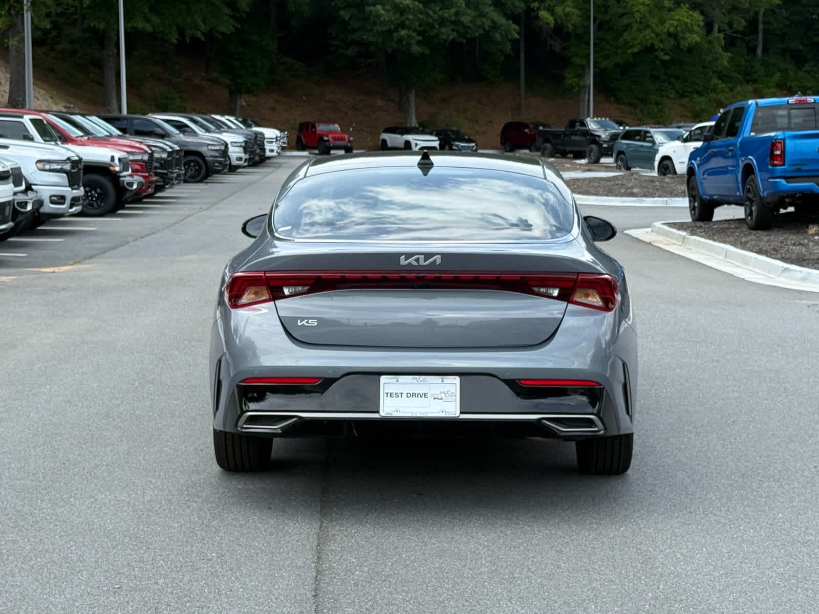 Used 2023 Everlasting Silver Kia EX image 5