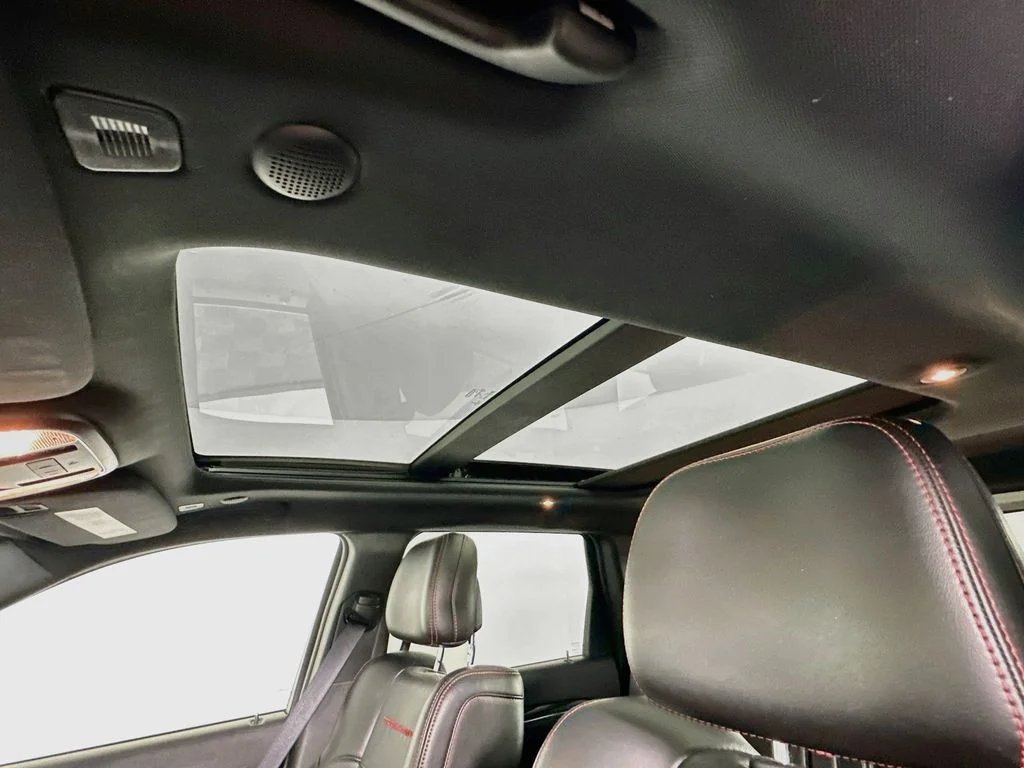 Used 2018 True Blue Pearlcoat Jeep Trailhawk image 22